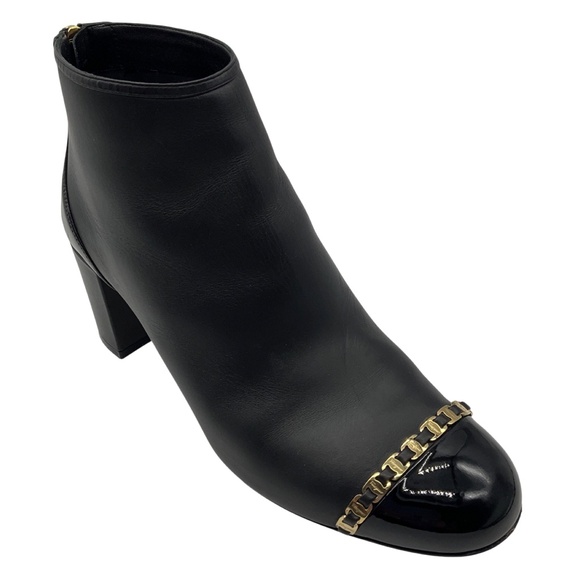 SALVATORE FERRAGAMO BLACK / GOLD CHAIN DETAIL PATENT LEATHER CAP TOE LEATHER ANK - Picture 1 of 9